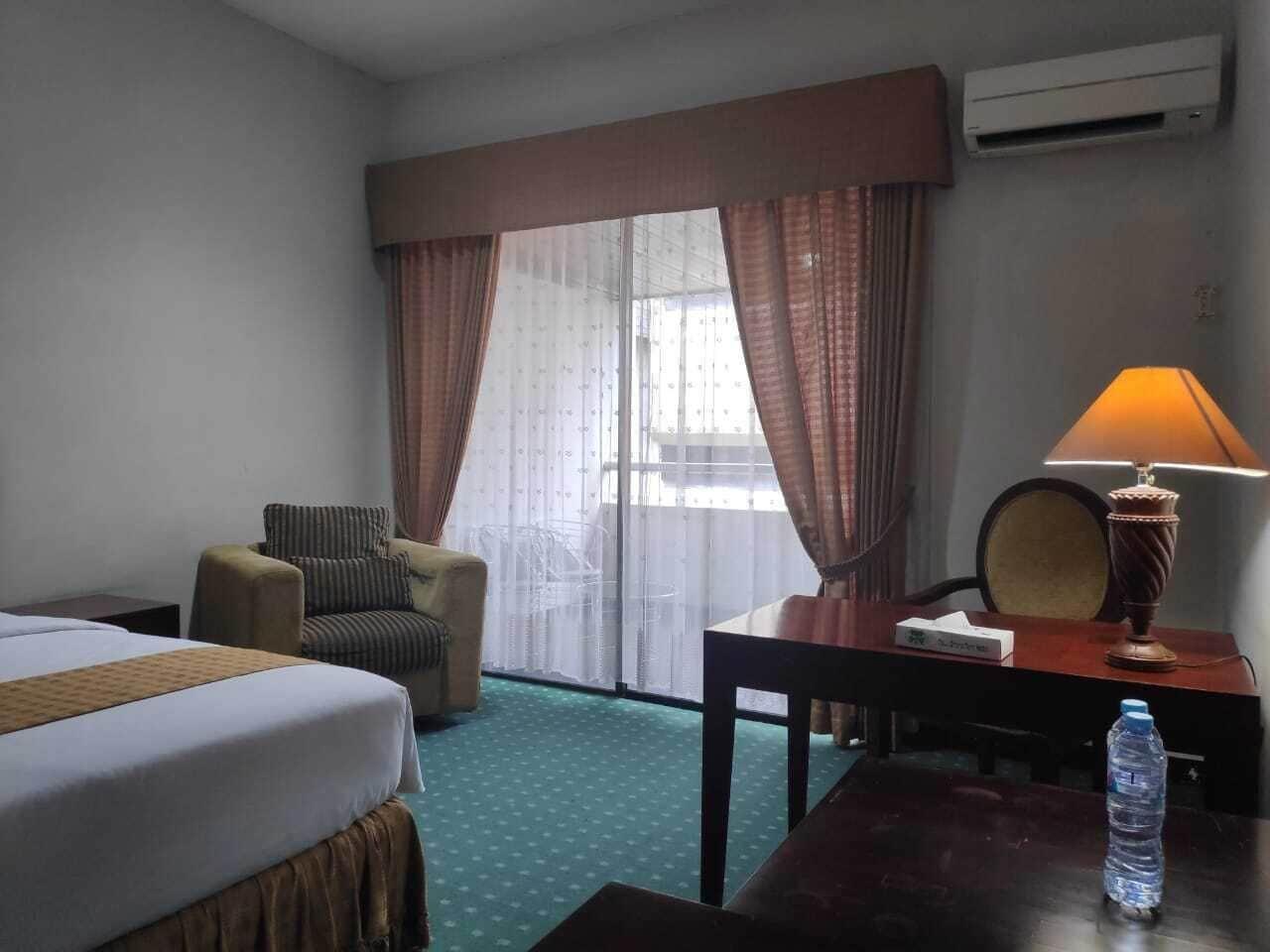 New Grand Park Hotel Сурабая Екстериор снимка