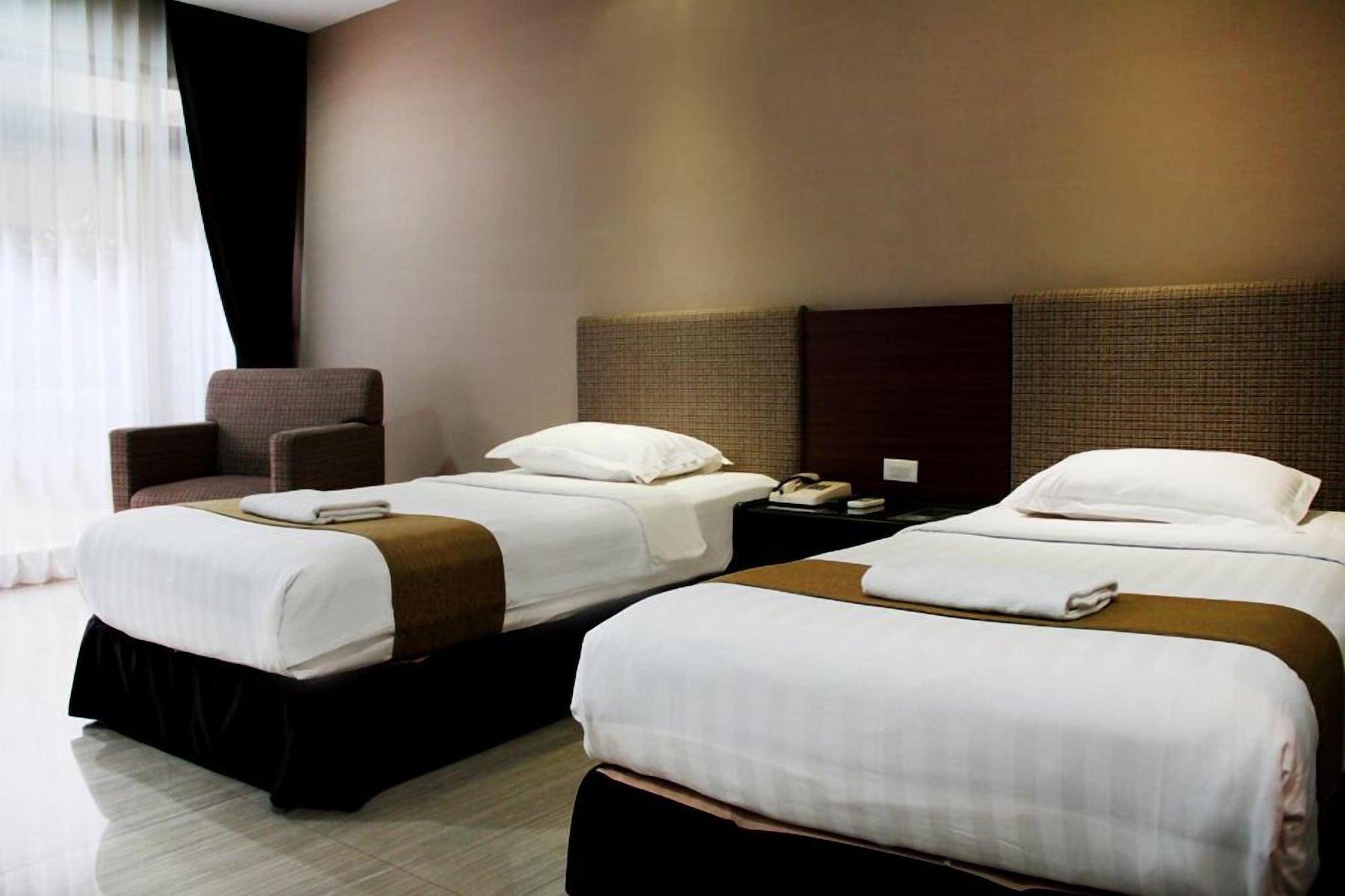 New Grand Park Hotel Сурабая Екстериор снимка