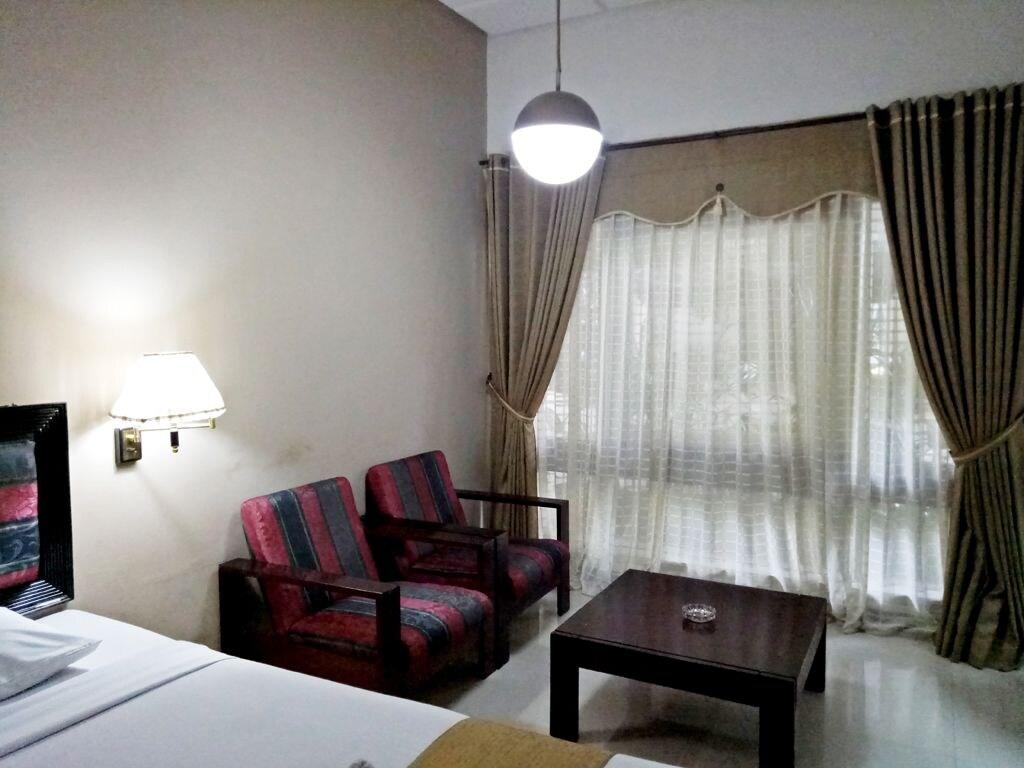 New Grand Park Hotel Сурабая Екстериор снимка