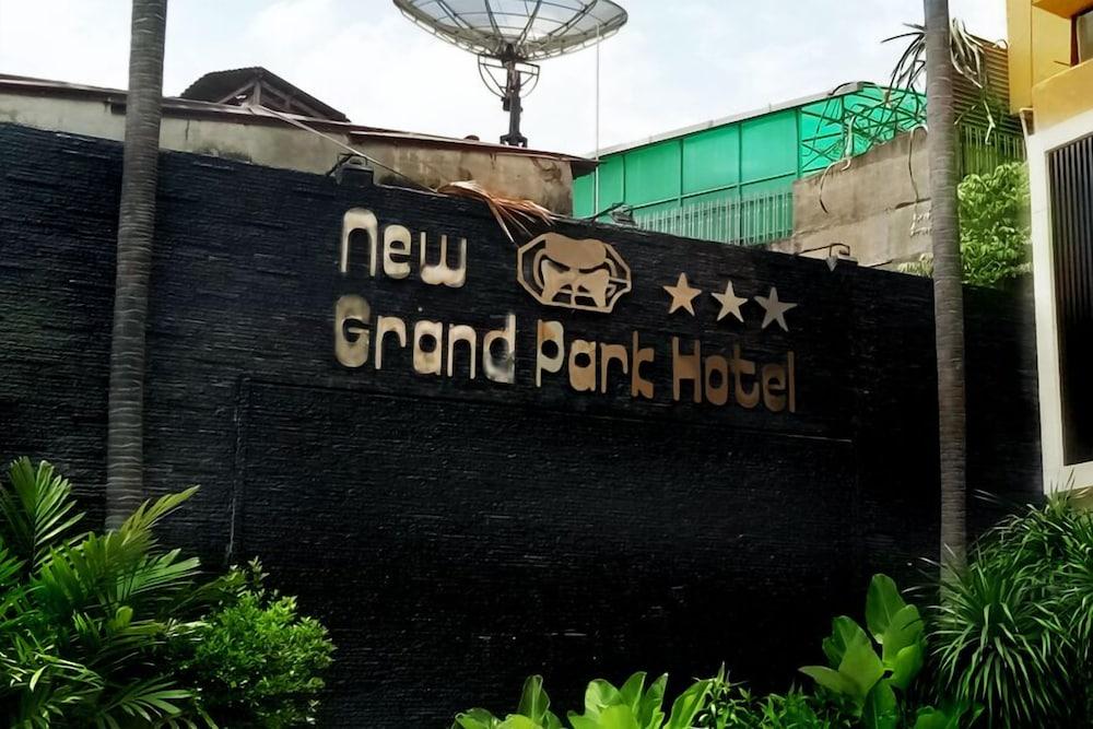 New Grand Park Hotel Сурабая Екстериор снимка