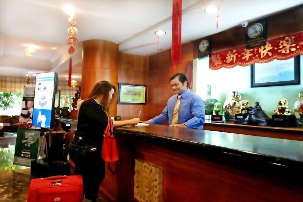 New Grand Park Hotel Сурабая Екстериор снимка