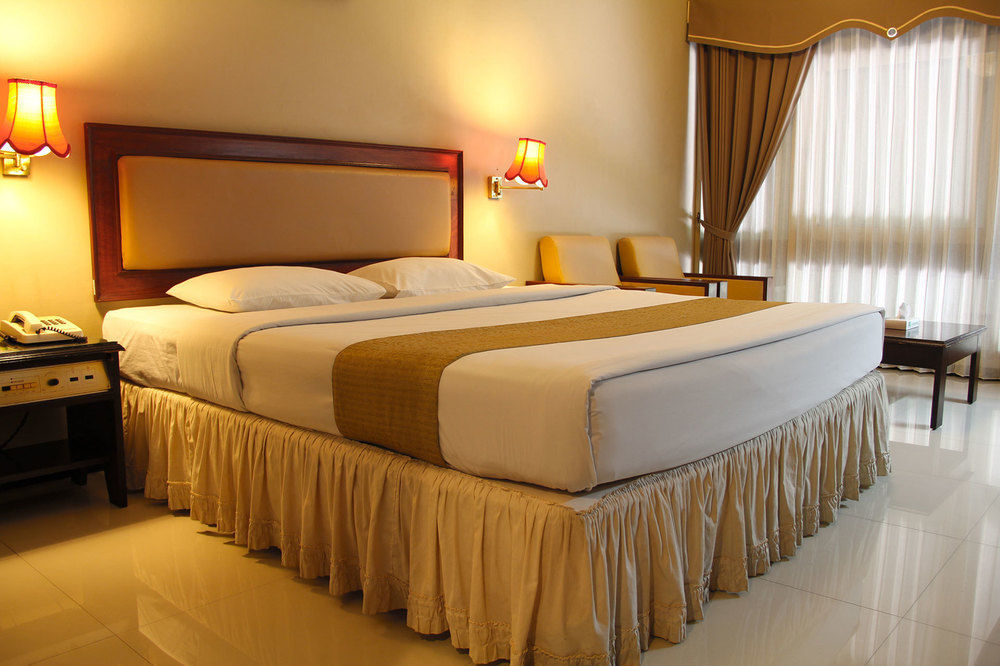 New Grand Park Hotel Сурабая Екстериор снимка