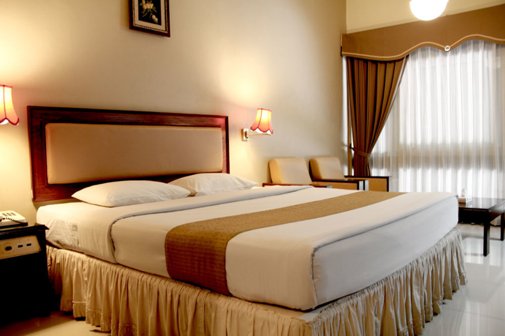 New Grand Park Hotel Сурабая Екстериор снимка