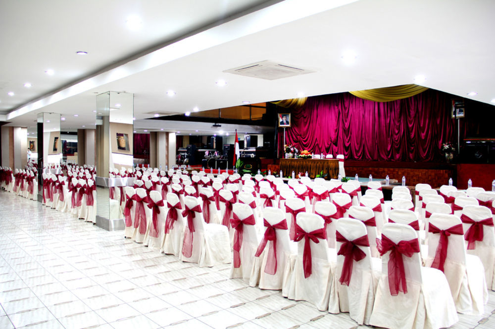 New Grand Park Hotel Сурабая Екстериор снимка