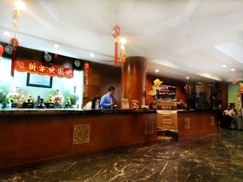 New Grand Park Hotel Сурабая Екстериор снимка