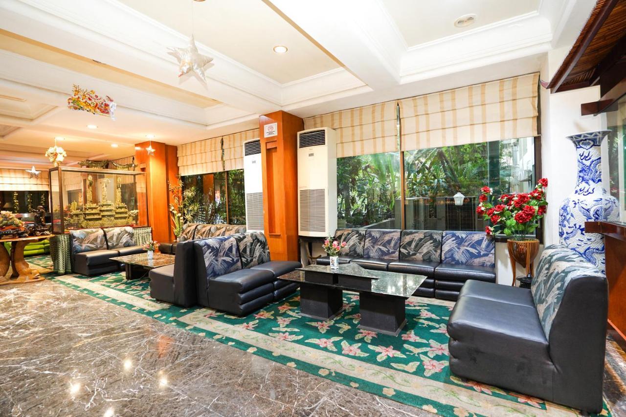 New Grand Park Hotel Сурабая Екстериор снимка