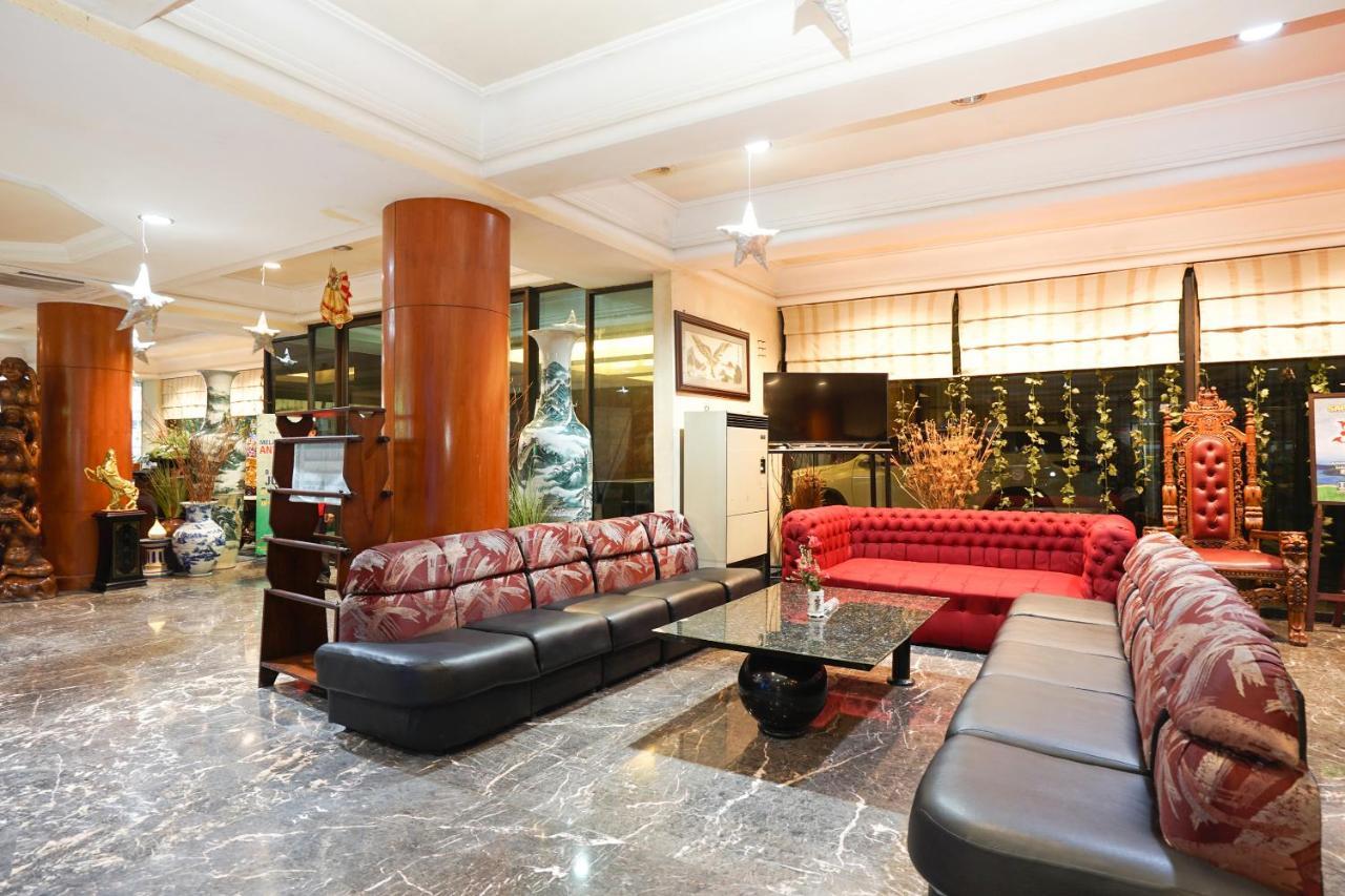 New Grand Park Hotel Сурабая Екстериор снимка