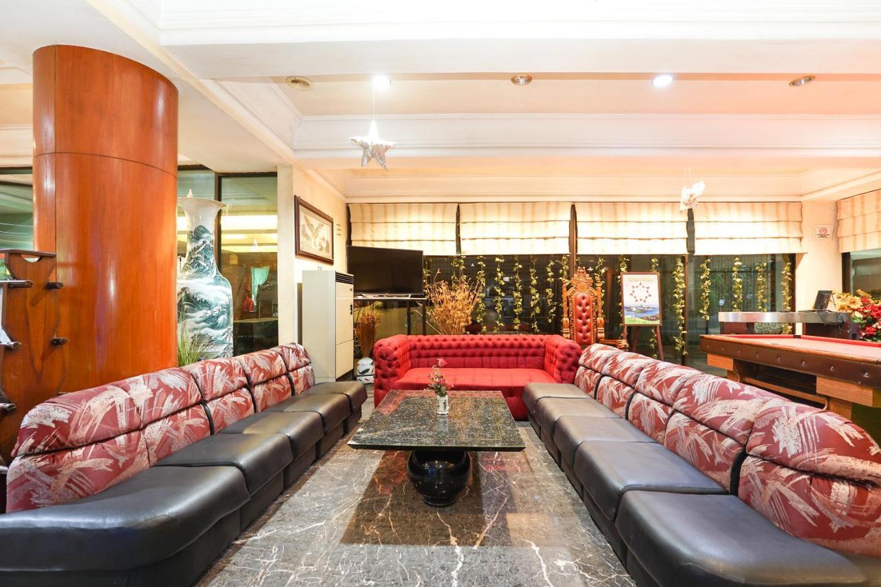 New Grand Park Hotel Сурабая Екстериор снимка