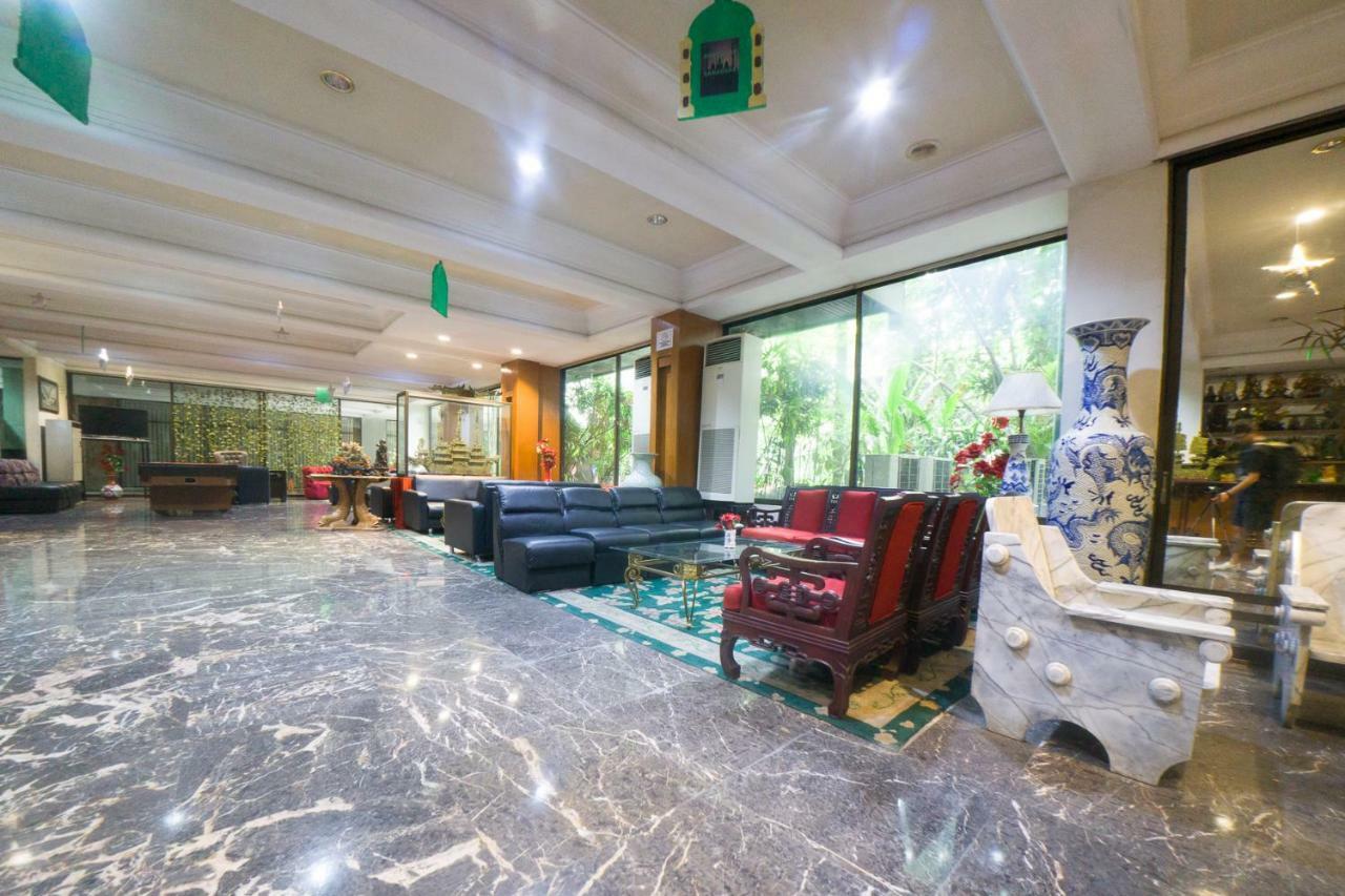 New Grand Park Hotel Сурабая Екстериор снимка