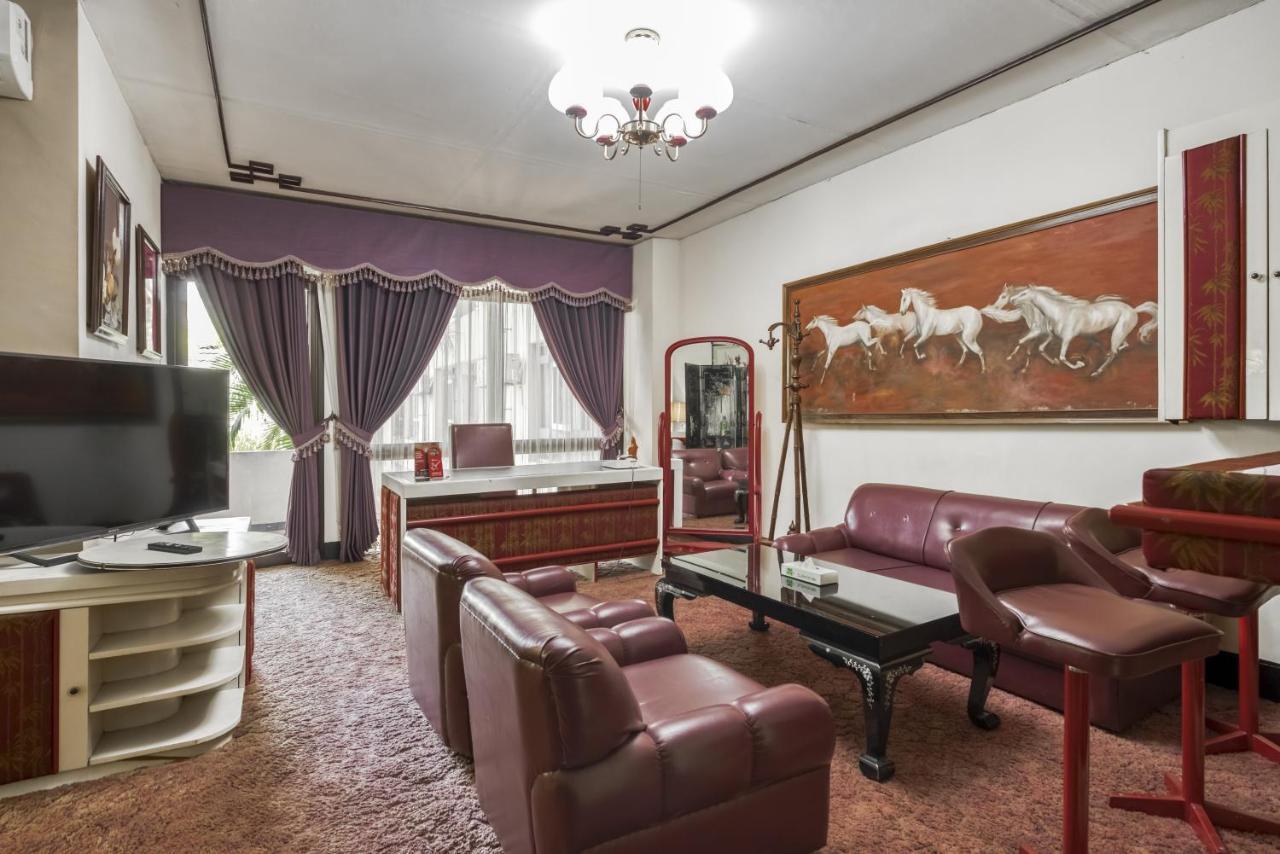 New Grand Park Hotel Сурабая Екстериор снимка