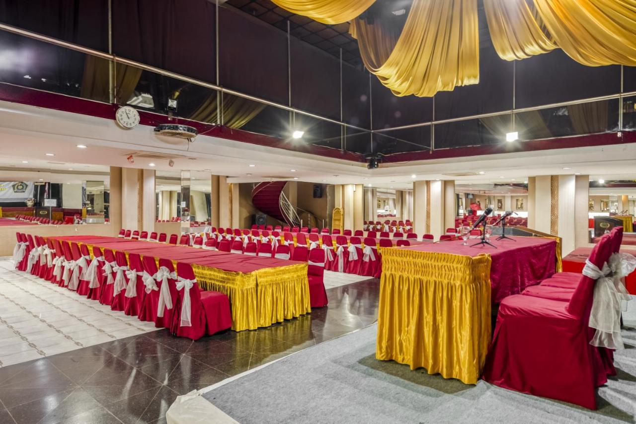 New Grand Park Hotel Сурабая Екстериор снимка