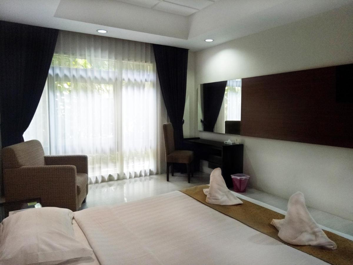 New Grand Park Hotel Сурабая Екстериор снимка