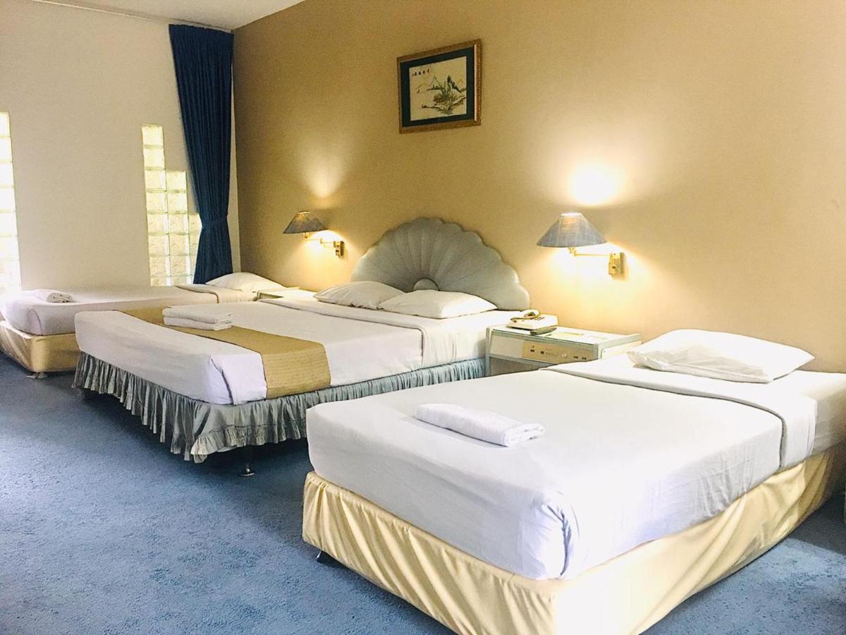 New Grand Park Hotel Сурабая Екстериор снимка