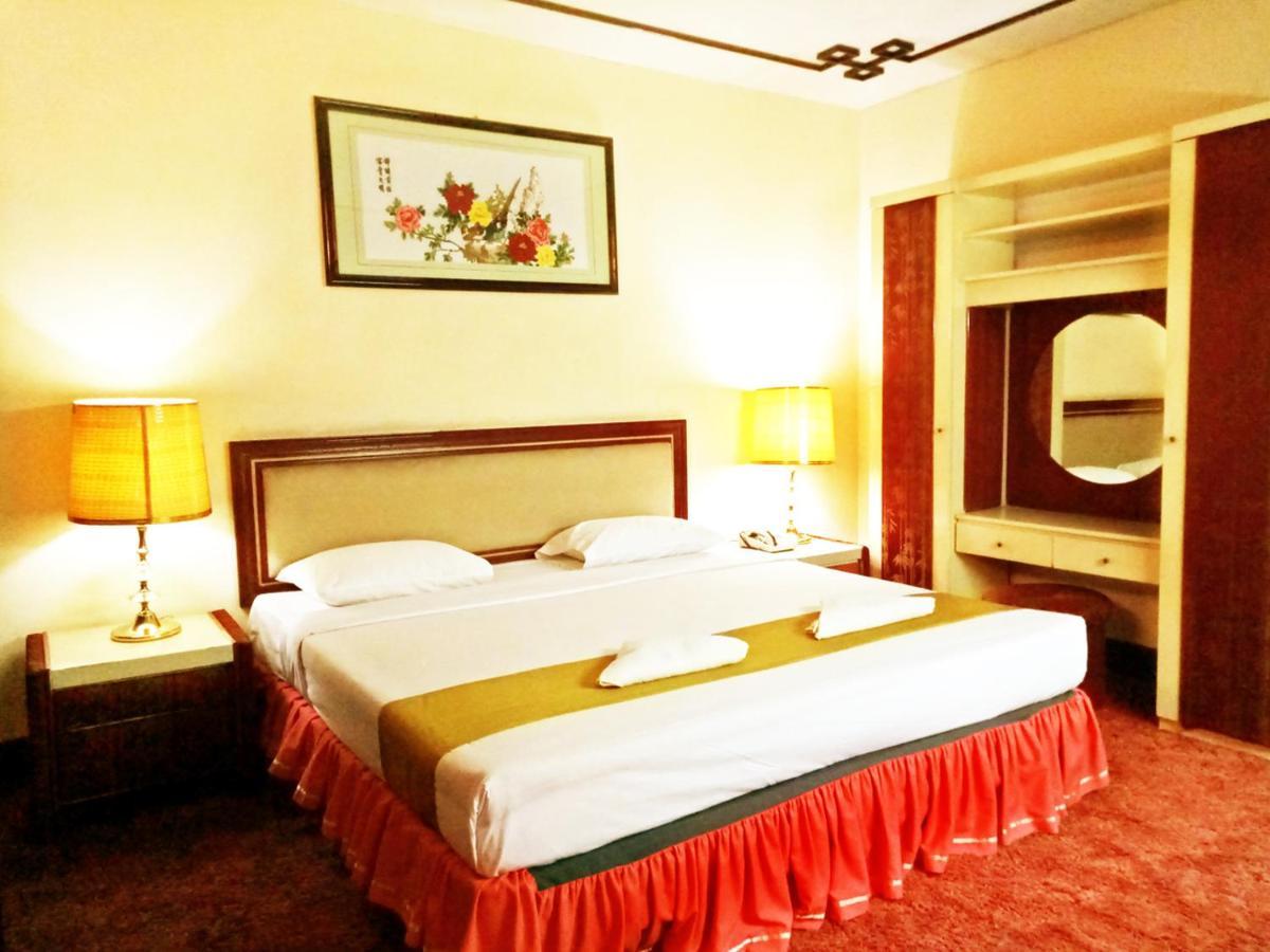 New Grand Park Hotel Сурабая Екстериор снимка
