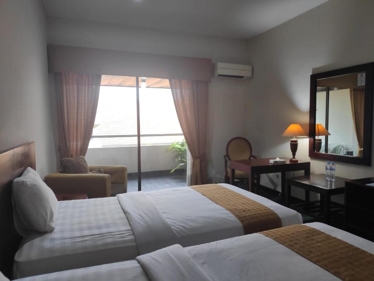 New Grand Park Hotel Сурабая Екстериор снимка