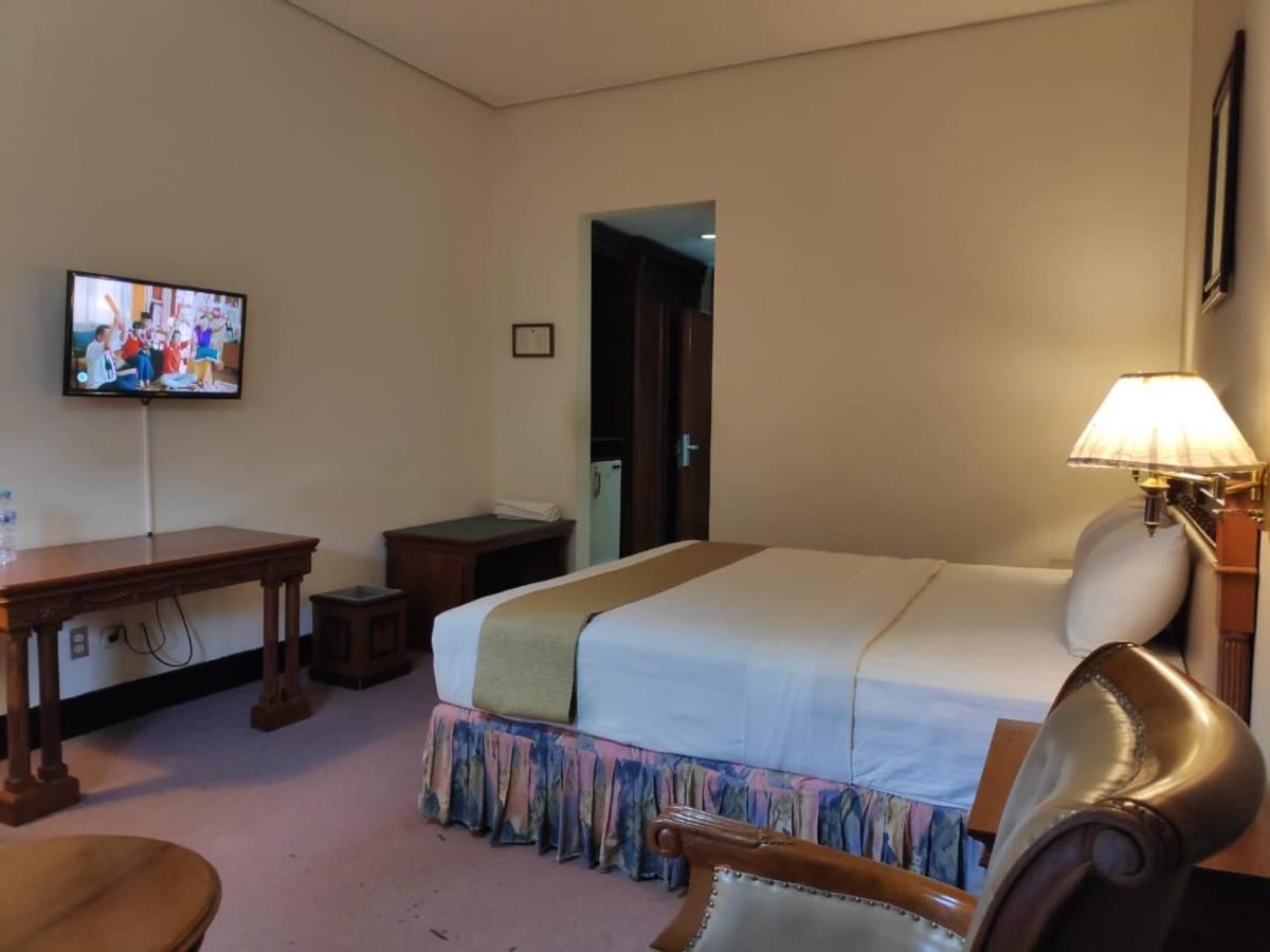 New Grand Park Hotel Сурабая Екстериор снимка